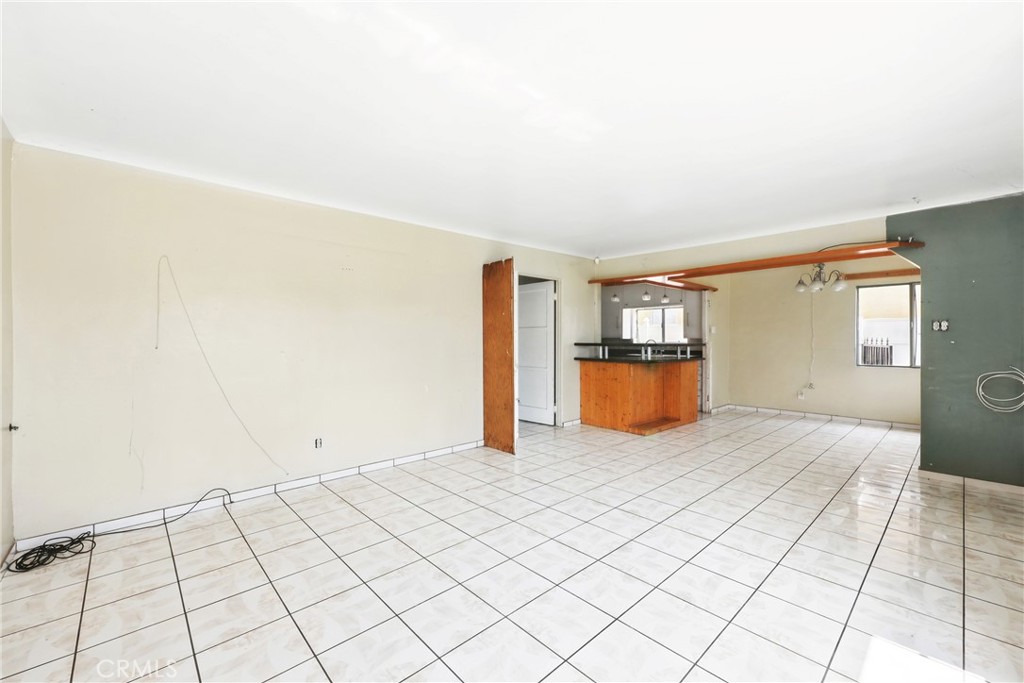 265 E Ellis Street Property Photo 6