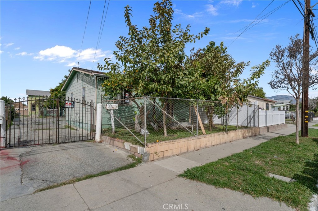 3809 Pine Avenue Property Photo