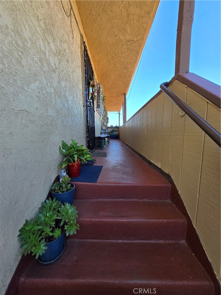 203 N Burlington Avenue 4 Property Photo 17