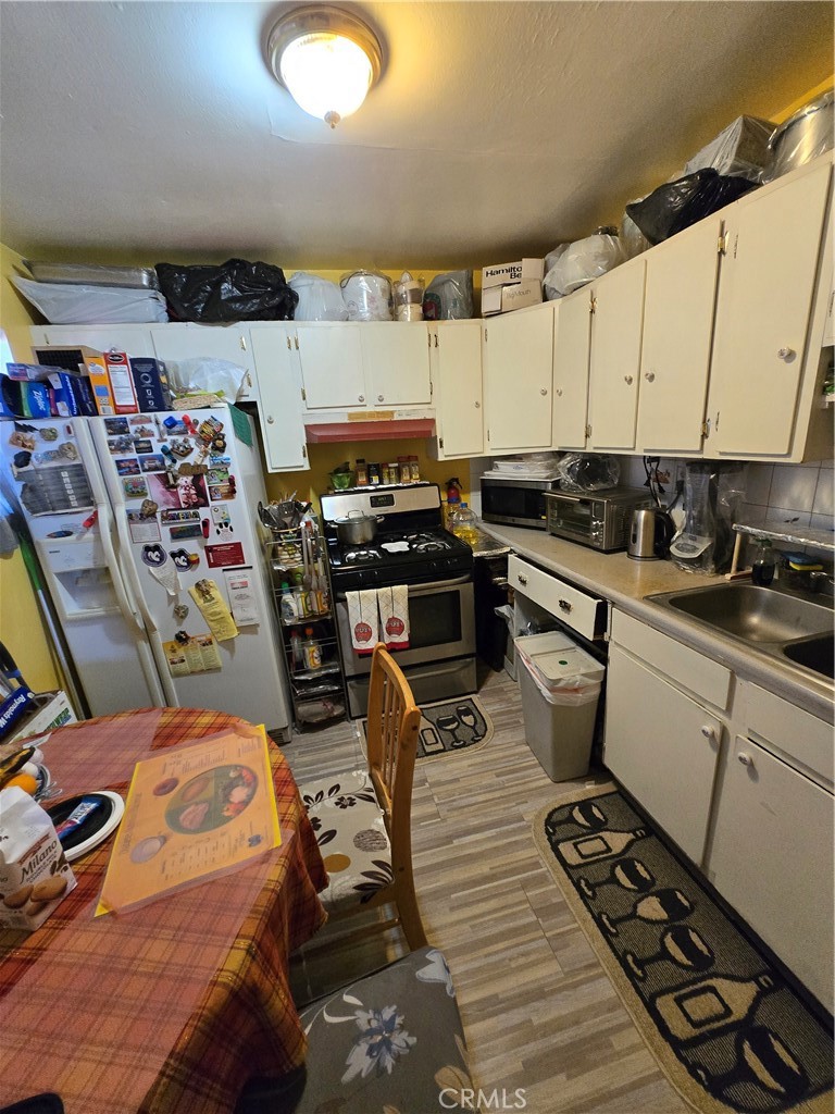 203 N Burlington Avenue 4 Property Photo 24