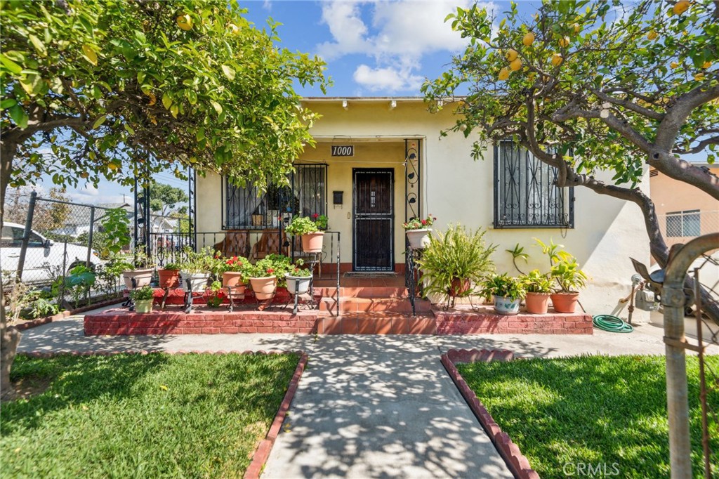 1000 Clela Avenue Property Photo 1