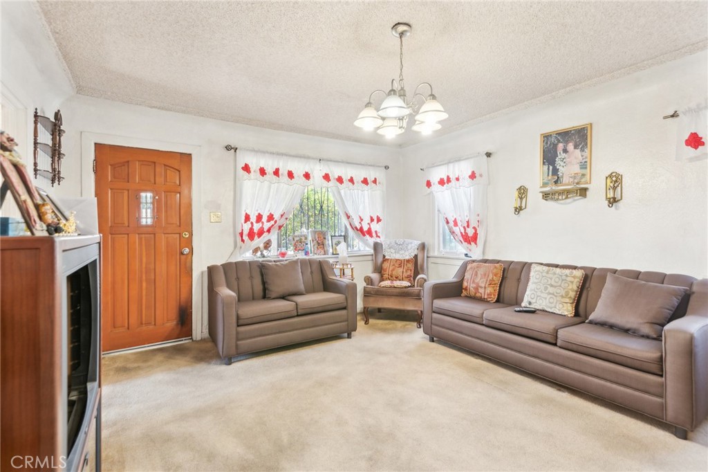 1000 Clela Avenue Property Photo 2