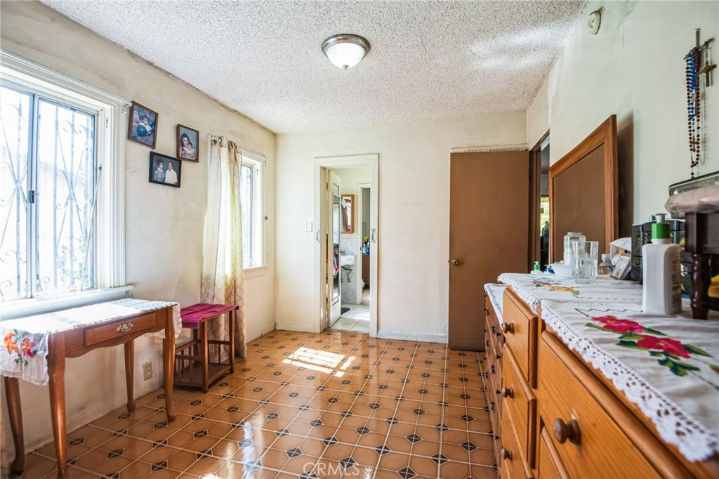 1000 Clela Avenue Property Photo 6