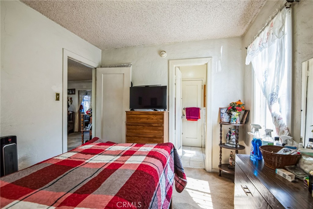 1000 Clela Avenue Property Photo 7