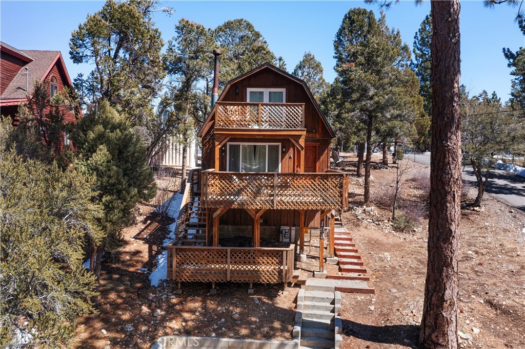 193 Riverside Avenue Property Photo 1
