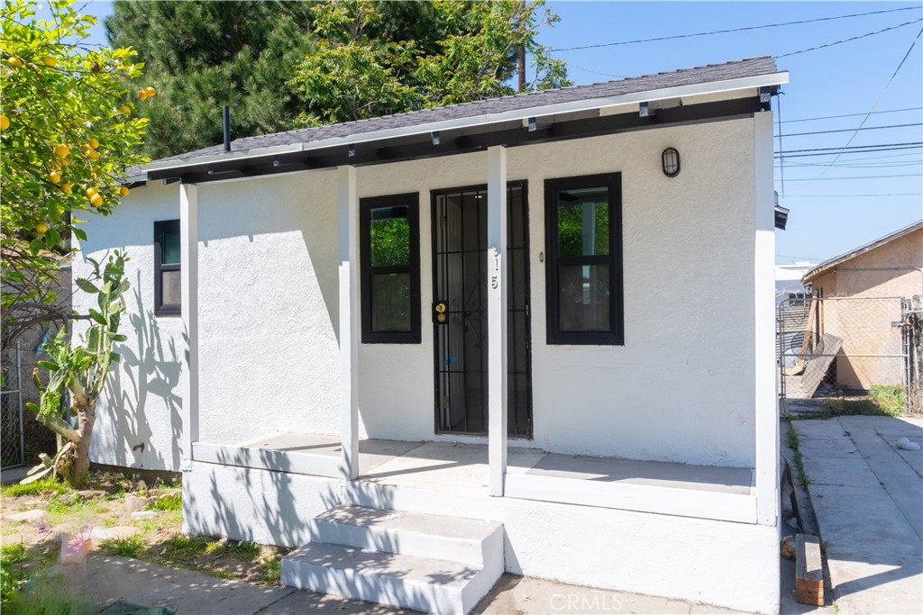 915 E 3rd Street Property Photo 1