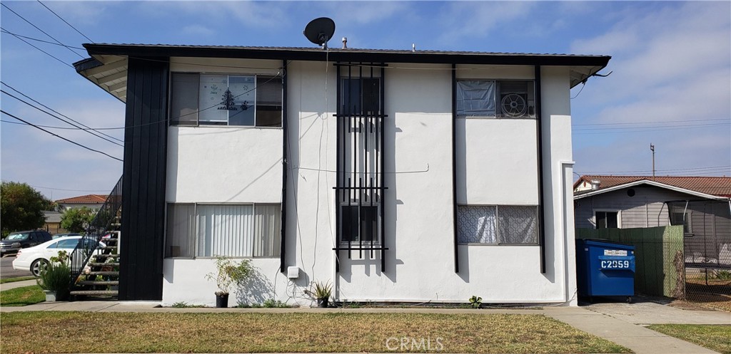 901 Carob Way Property Photo 1