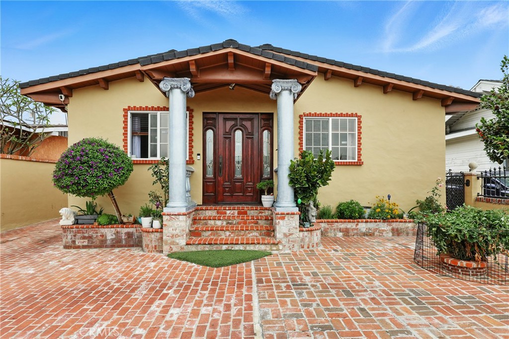 1729 W 51st Place Property Photo 1