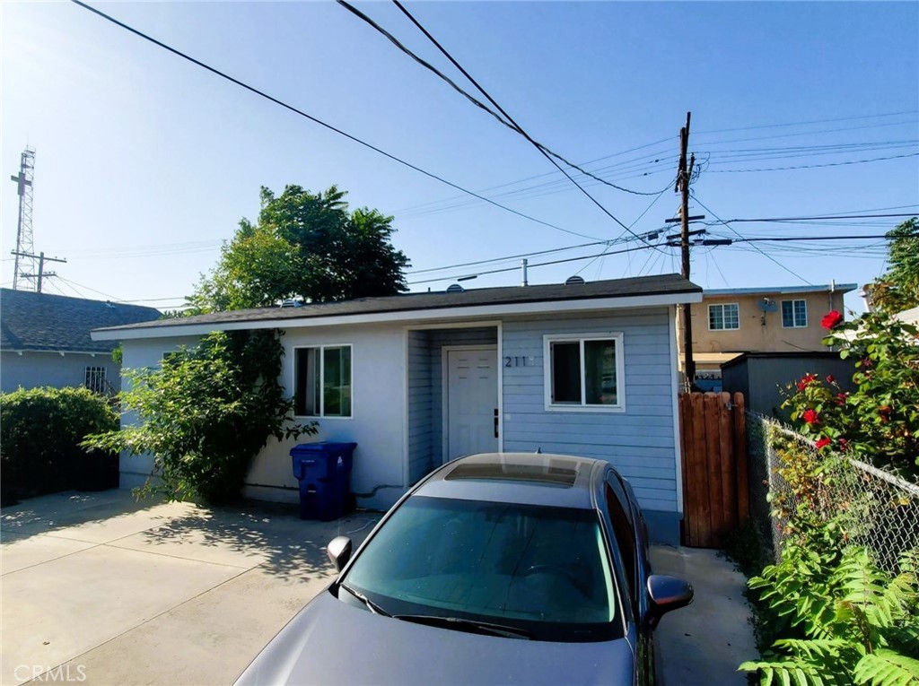 211 W 52nd Street Property Photo 1