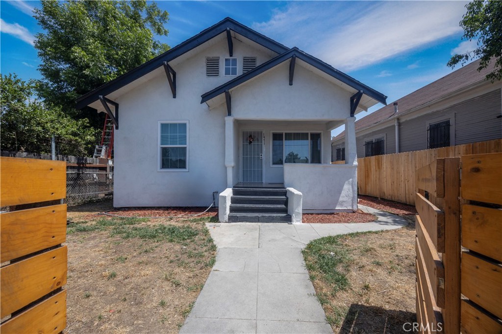 1471 1471 1/2 E 41st Place Property Photo 1