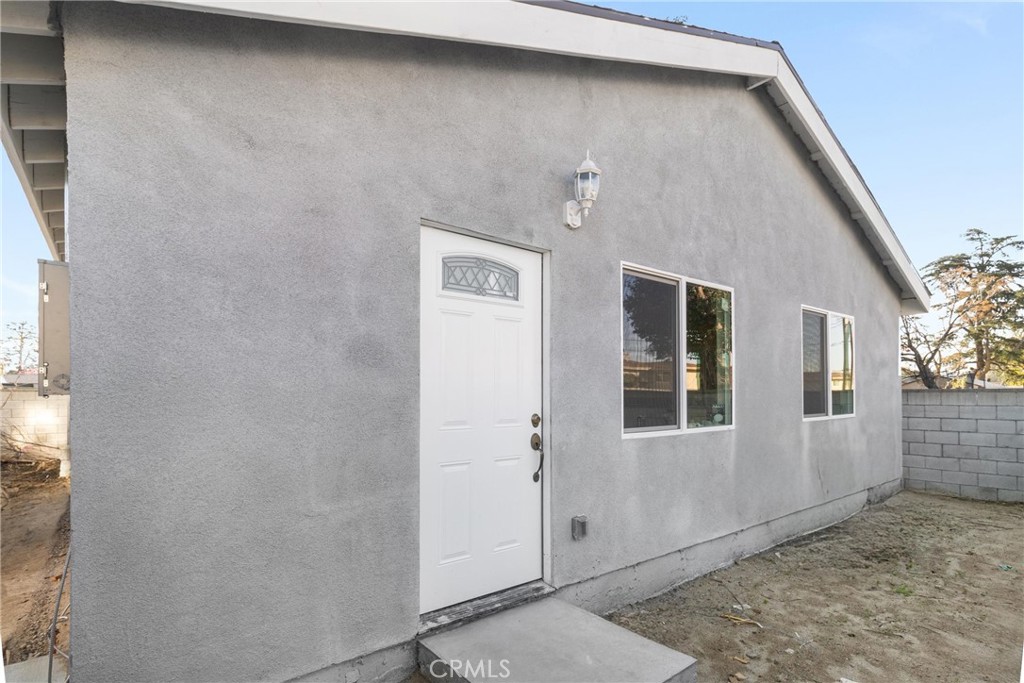17055 San Bernardino Avenue Property Photo 4