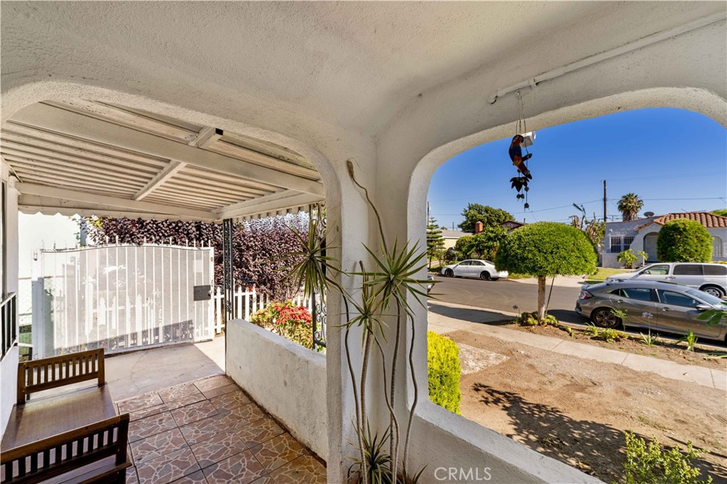 629 E 93rd Street Property Photo 3