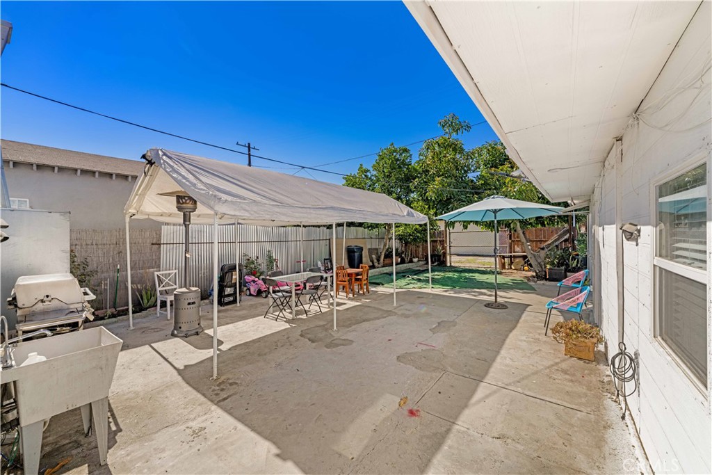 629 E 93rd Street Property Photo 5