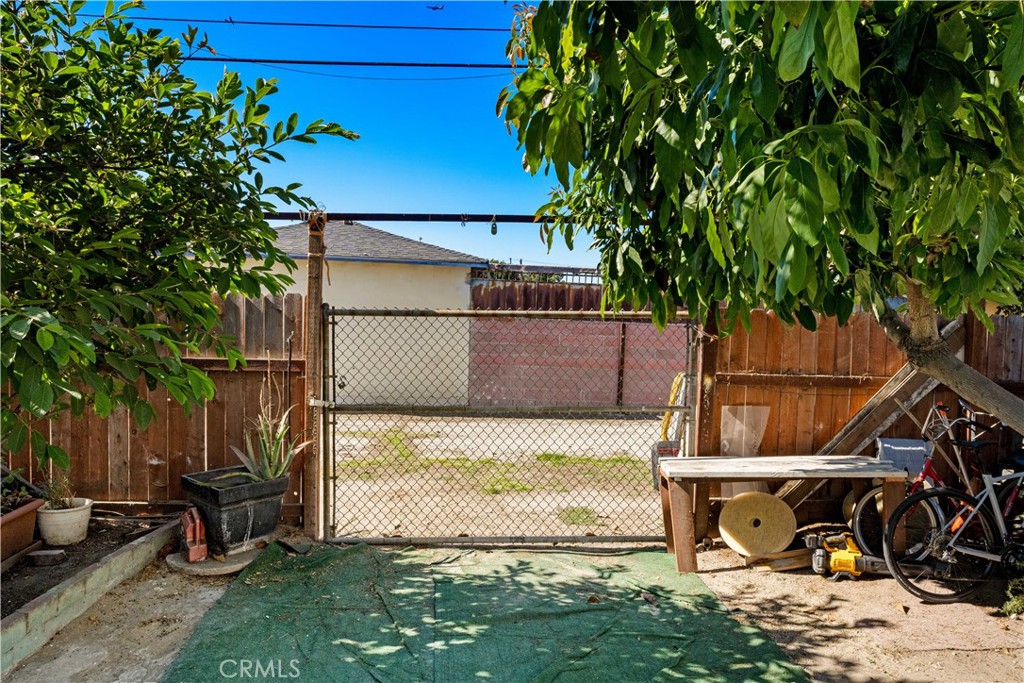 629 E 93rd Street Property Photo 7