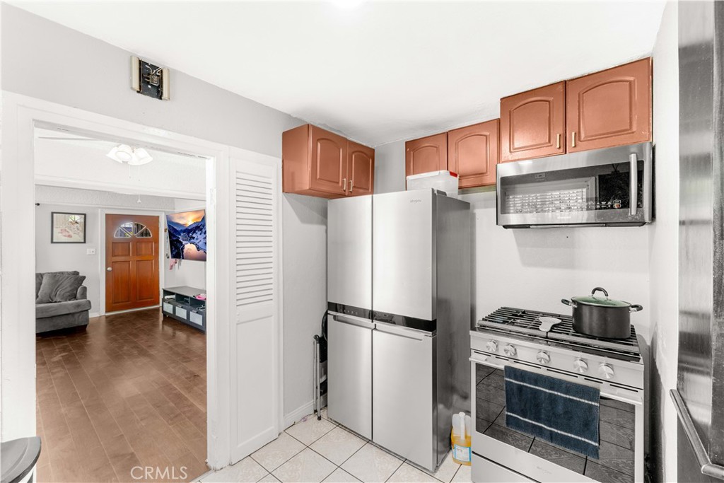 629 E 93rd Street Property Photo 14