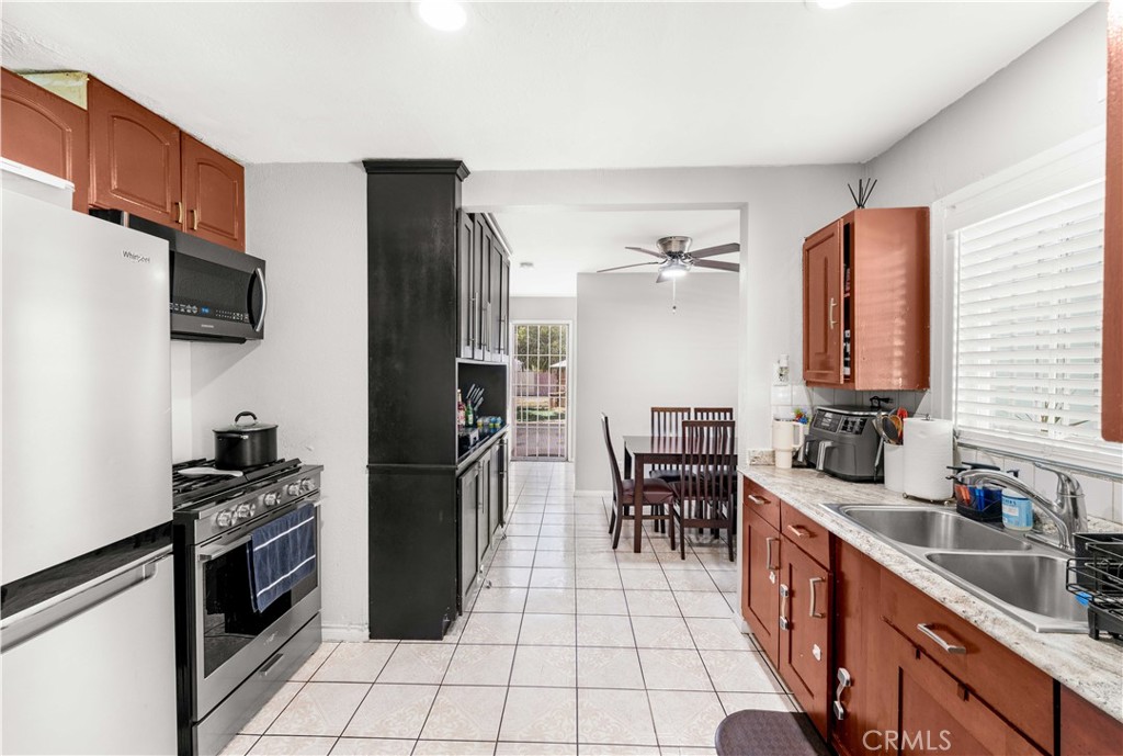 629 E 93rd Street Property Photo 16