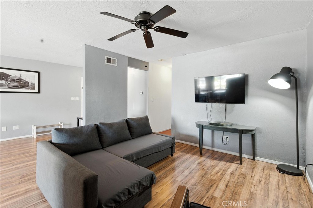 5332 E Beverly Boulevard Property Photo 4