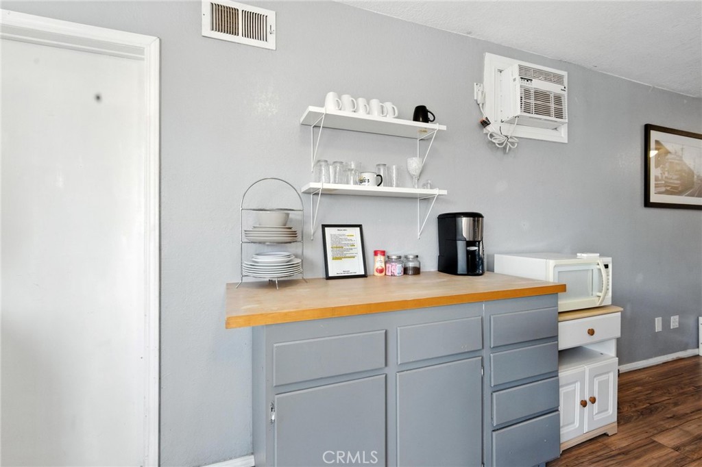 5332 E Beverly Boulevard Property Photo 8