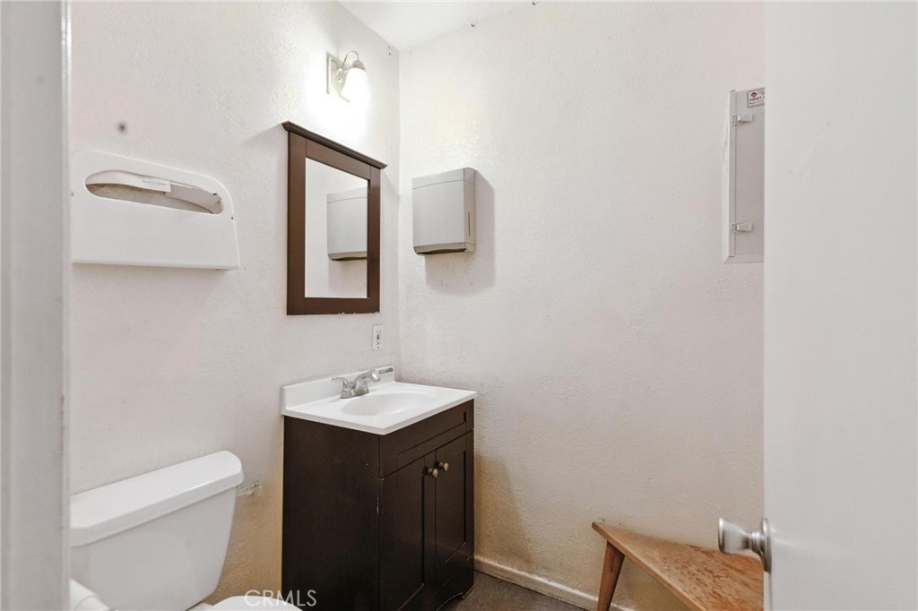 5332 E Beverly Boulevard Property Photo 9