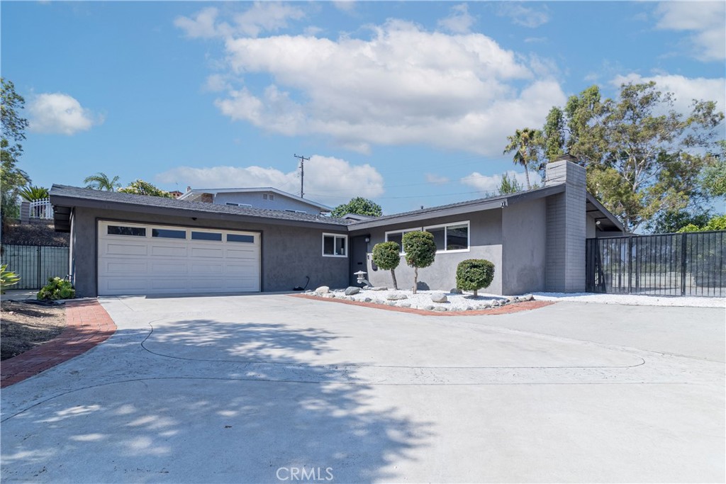 861 N Maple Avenue Property Photo 1