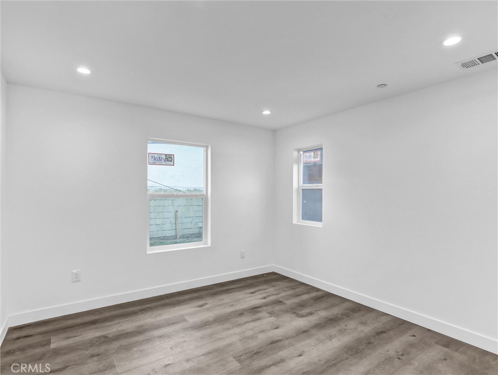 1231 S Rowan Avenue Property Photo 5