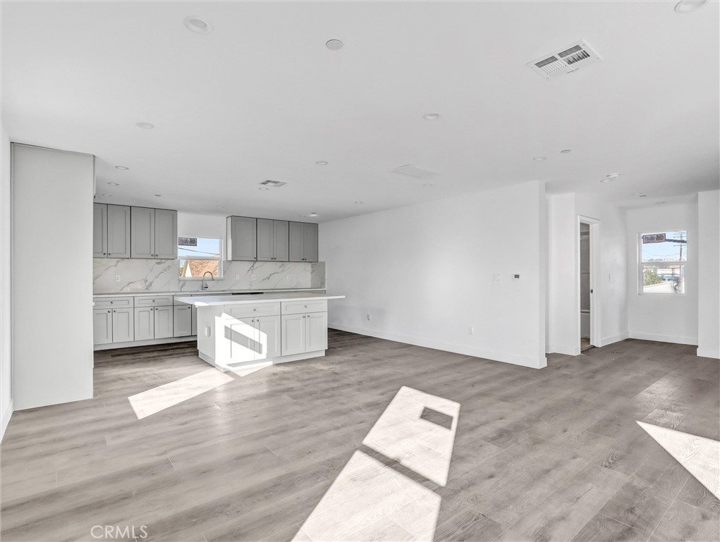 1231 S Rowan Avenue Property Photo 12