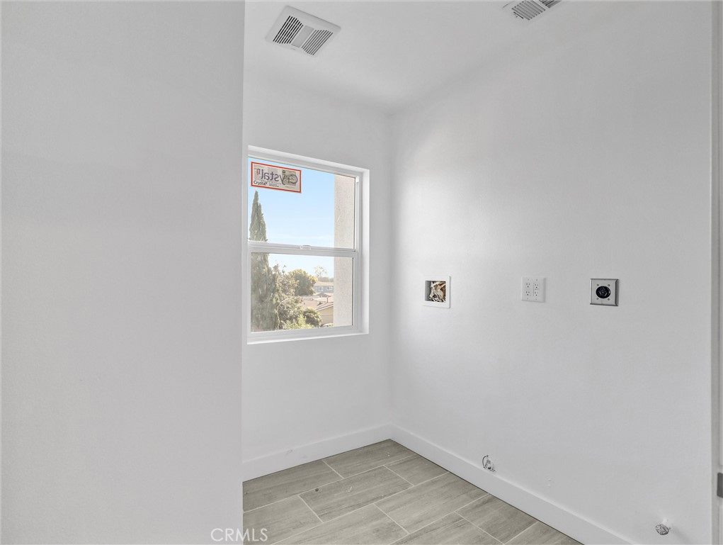 1231 S Rowan Avenue Property Photo 17