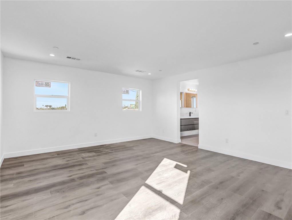 1231 S Rowan Avenue Property Photo 22
