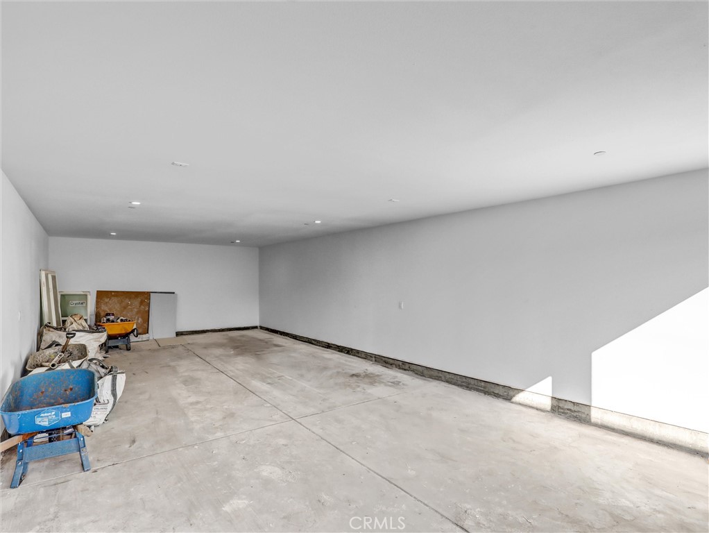 1231 S Rowan Avenue Property Photo 27