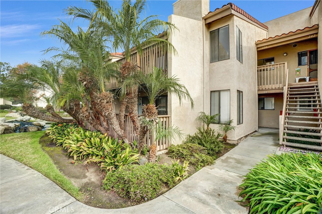 4791 Lago Drive 200 Property Photo 2