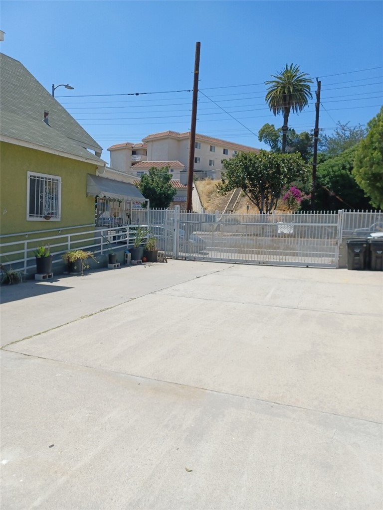 3408 N Figueroa Street Property Photo 2