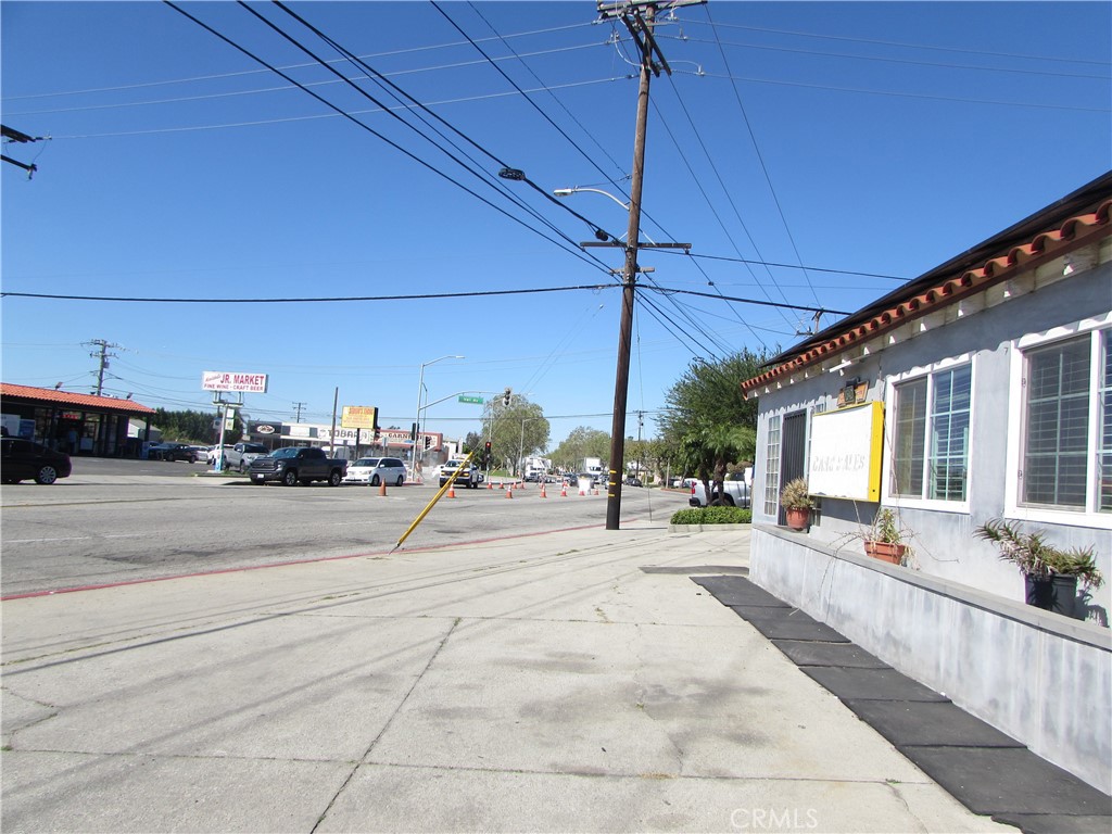 1540 W Olympic Property Photo 14