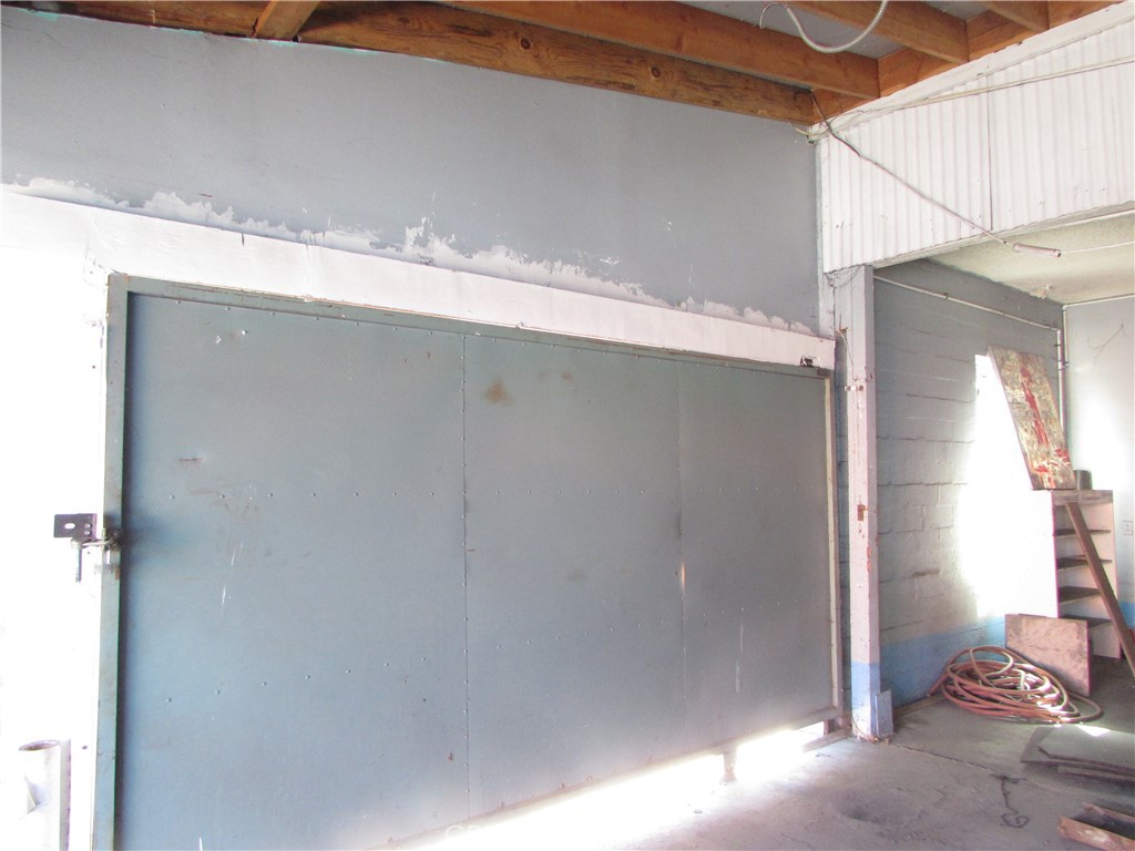 1540 W Olympic Property Photo 25