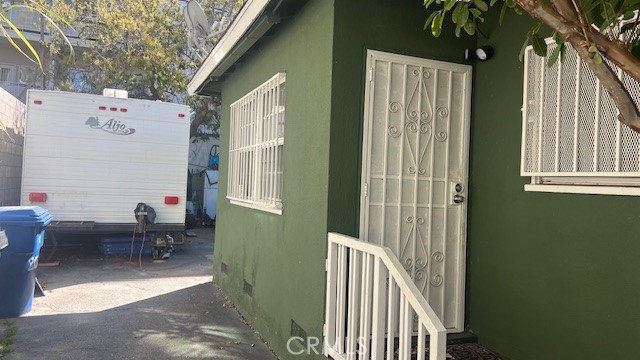 1028 S Kenmore Property Photo 3