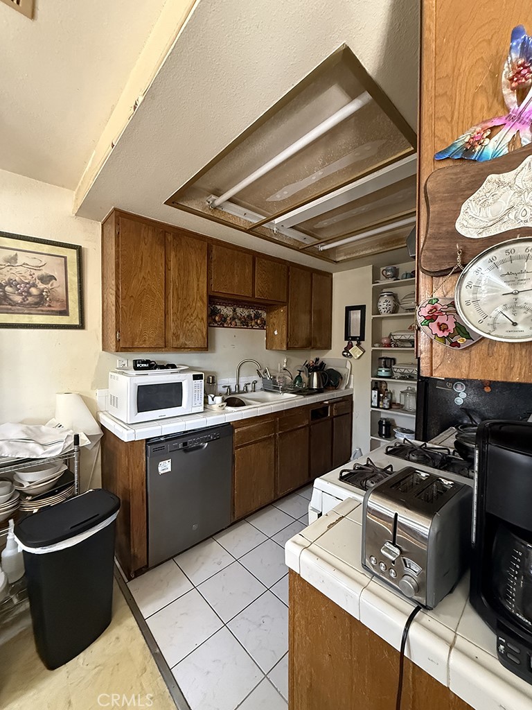 1481 Forest Glen Drive 213 Property Photo 6