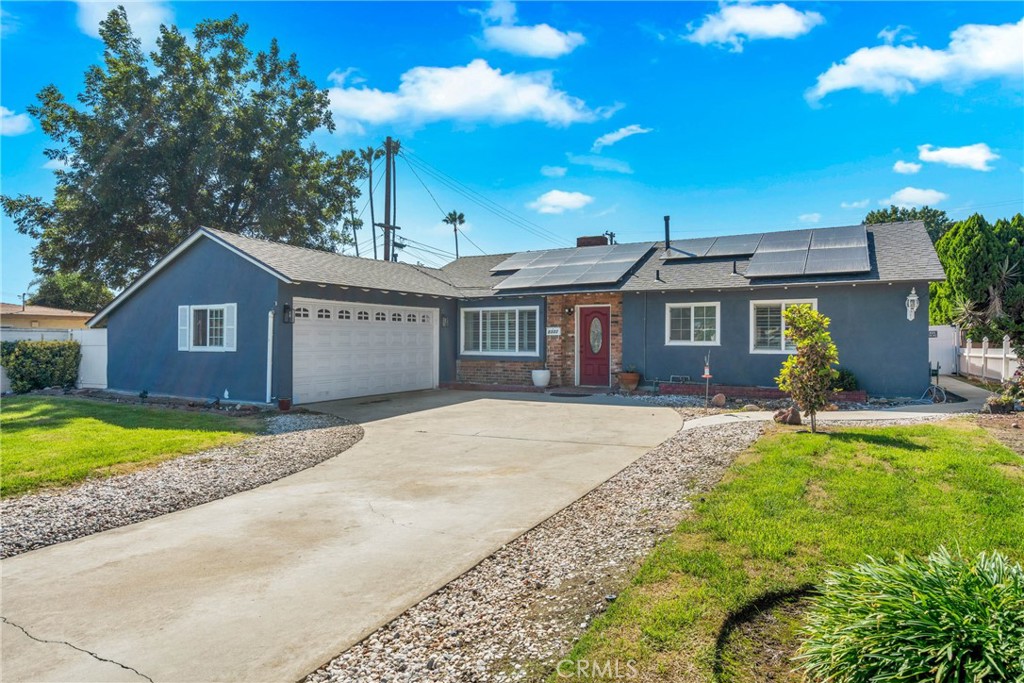1333 Singingwood Property Photo 1