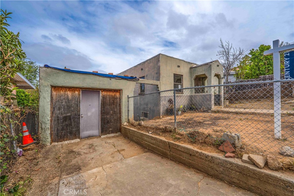 1023 De Garmo Drive Property Photo 1