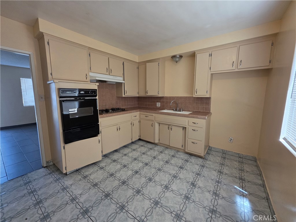 834 S Greenwood Avenue Property Photo 3