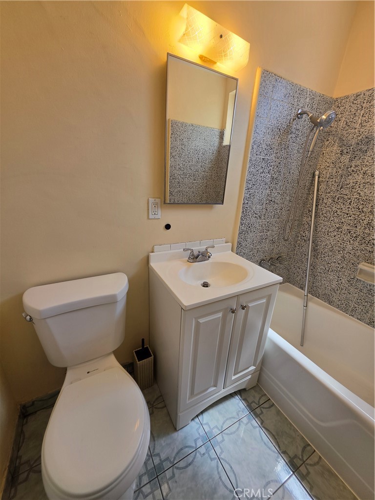 834 S Greenwood Avenue Property Photo 7