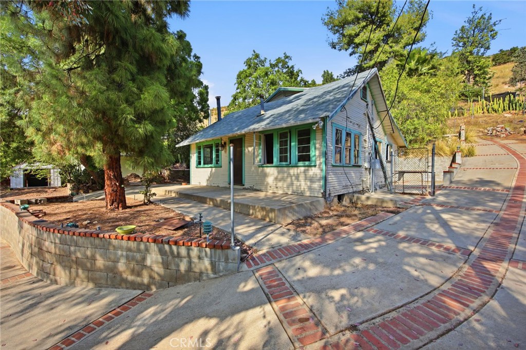 10064 Sunland Boulevard Property Photo 1
