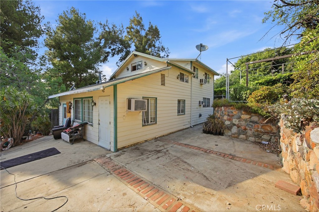 10064 Sunland Boulevard Property Photo 2