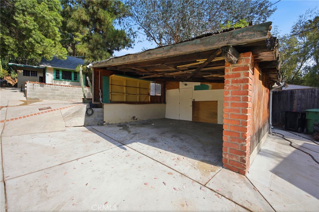 10064 Sunland Boulevard Property Photo 6