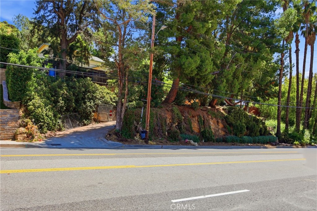 10064 Sunland Boulevard Property Photo 7