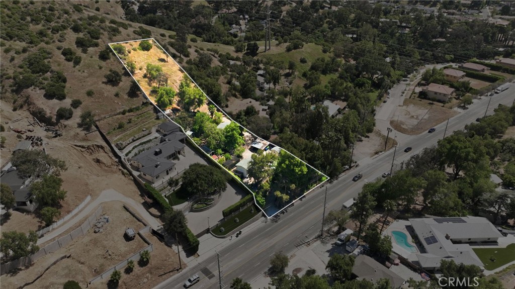 10064 Sunland Boulevard Property Photo 8