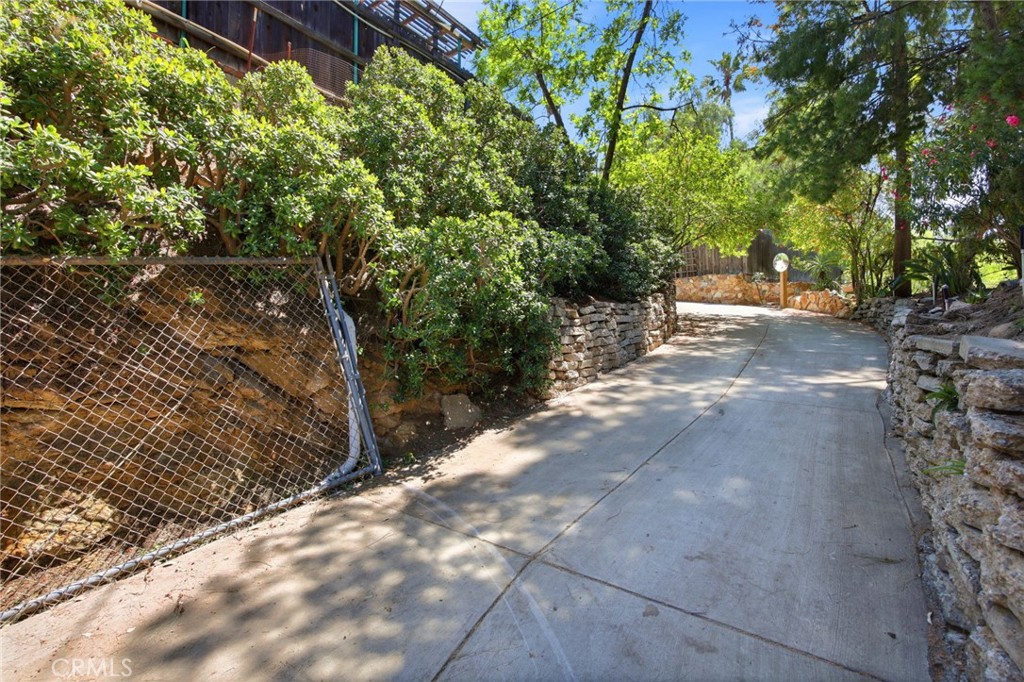 10064 Sunland Boulevard Property Photo 10