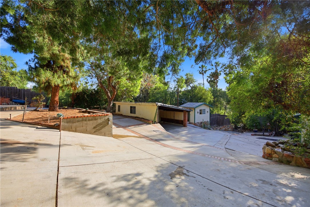 10064 Sunland Boulevard Property Photo 12