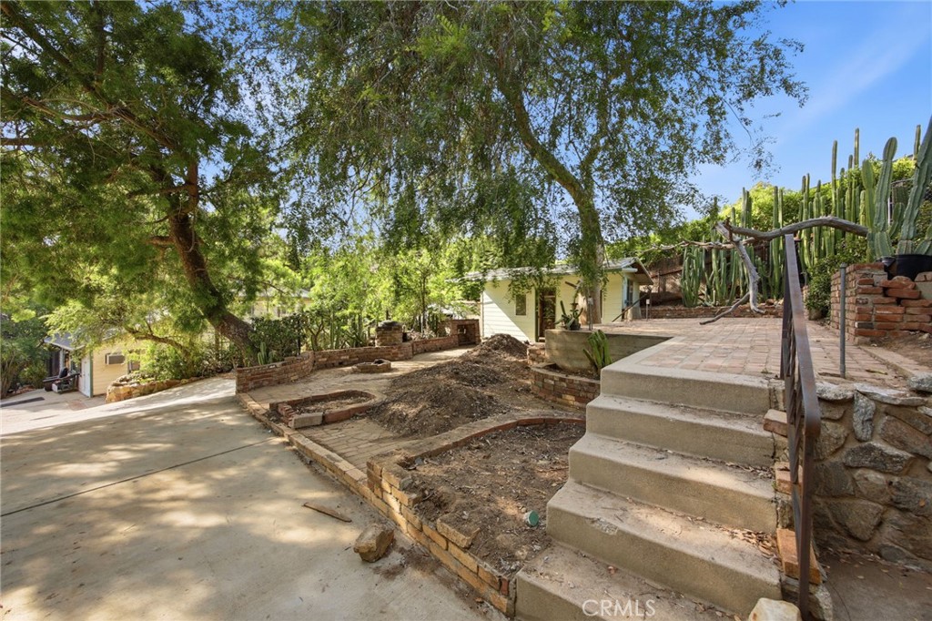 10064 Sunland Boulevard Property Photo 15