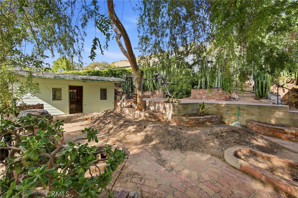 10064 Sunland Boulevard Property Photo 16