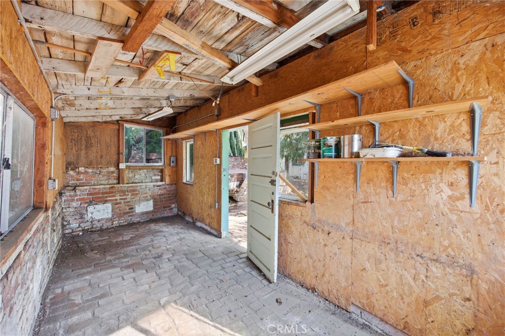 10064 Sunland Boulevard Property Photo 17