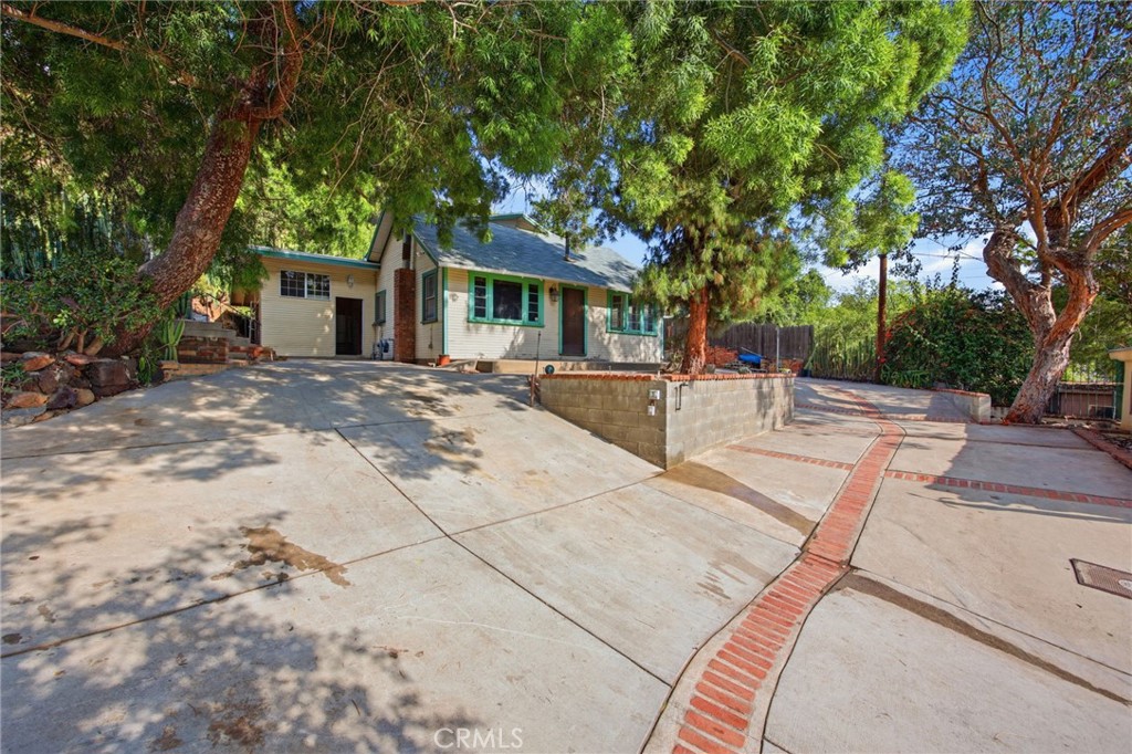 10064 Sunland Boulevard Property Photo 19
